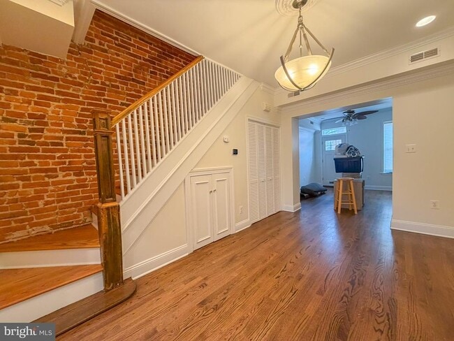 Building Photo - 318 11th St SE