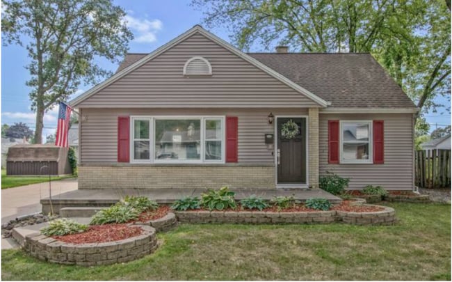 Photo - 1071 Kenwood St