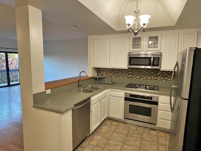 Kitchen, service bar - 8180 Manitoba St Unidad E140