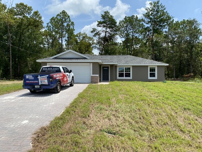Building Photo - Custom Home - Desirable SE Ocala Neighborh...