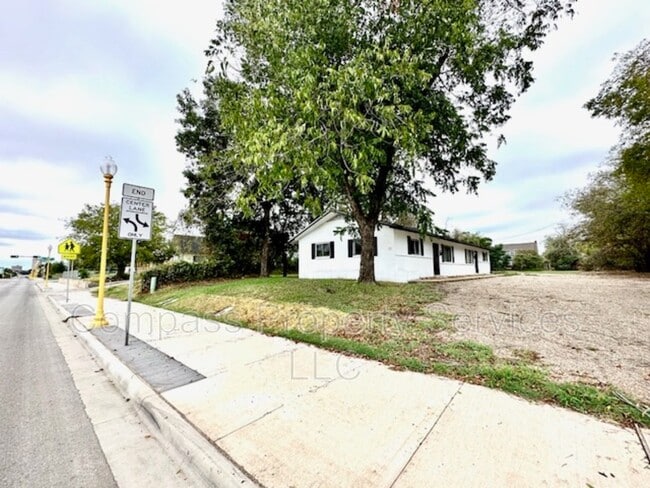 Photo - 1120 Elm Ave