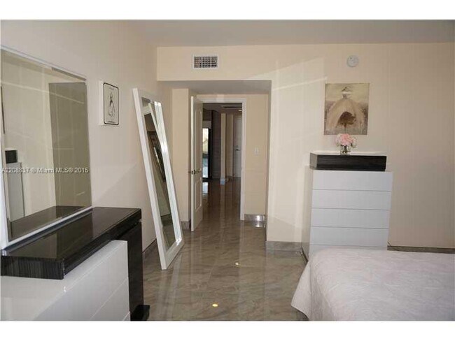 Photo - 19370 Collins Ave Unit 1611
