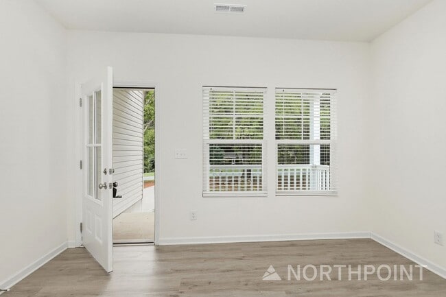 Photo - Single Family- 1 car garage- 3 bedroom!