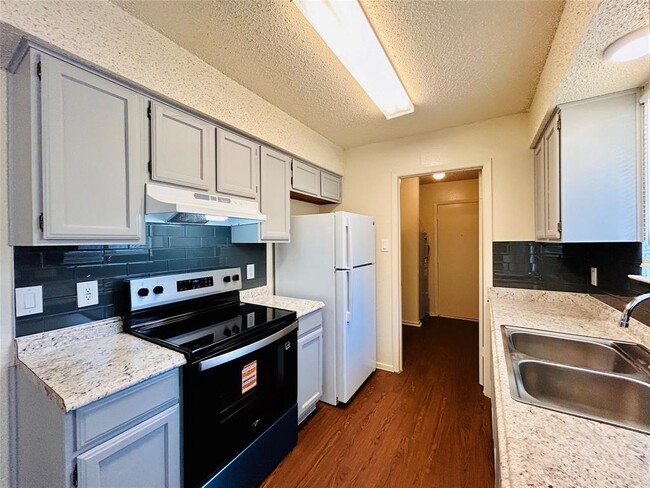 Photo - 8802 Pineridge Dr