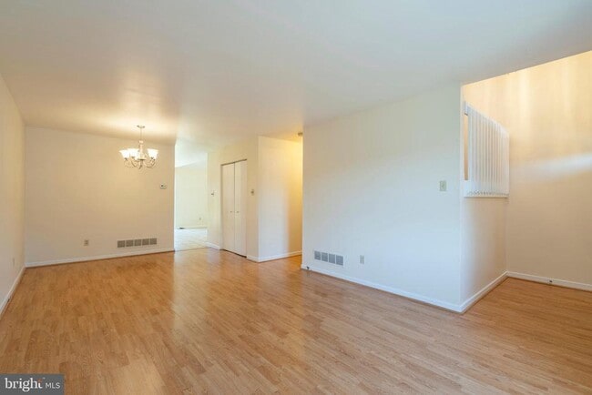 Building Photo - 506 St Albans Ct