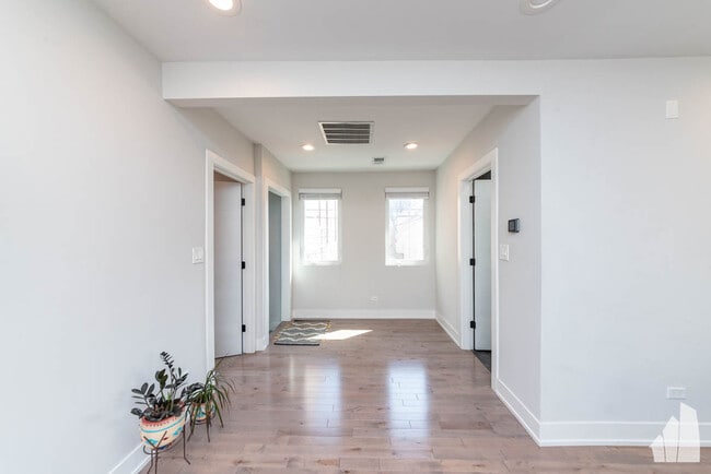 Photo - 1013 W 18th St Unidad #2