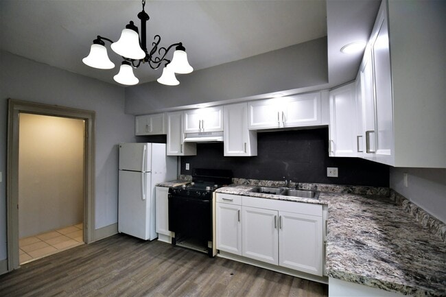 Photo - 710 W 4th St