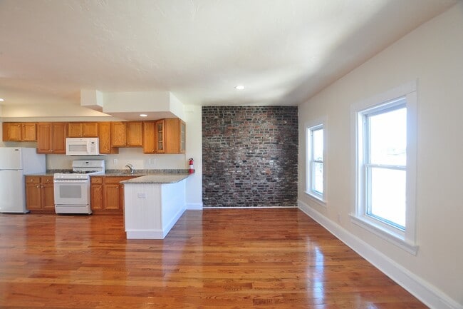 Building Photo - 3 Grimes St Unit 2