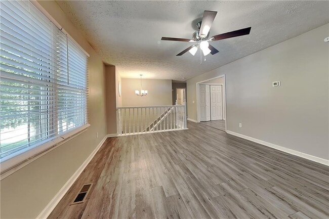 Photo - 748 Dillon Dr