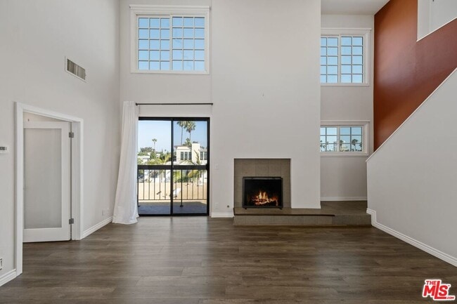 Photo - 818 6th St Unidad 301