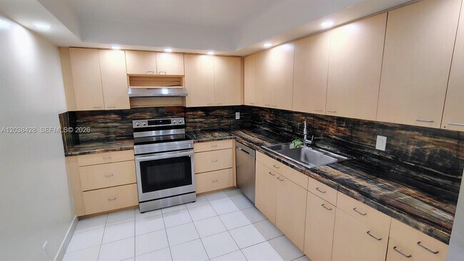 Photo - 1904 S Ocean Dr Unidad 1807