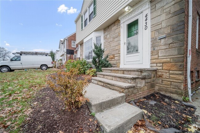 Building Photo - 4430 Silsby Rd Rental