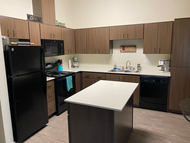 Groveside Apartments - Groveside Apartments