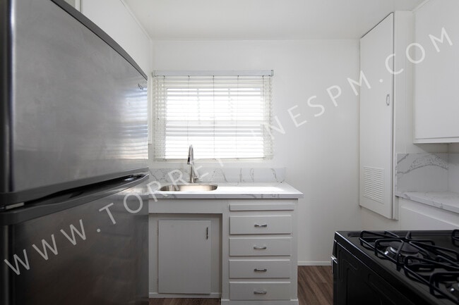 Photo - 2073-2079 Emerald St