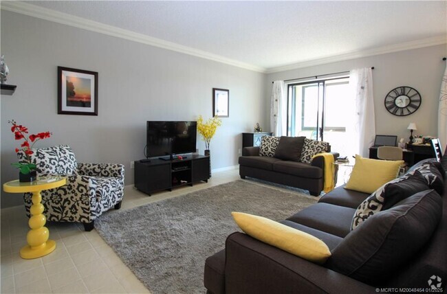 Building Photo - 150 SE Four Winds Dr Unit B407 Rental