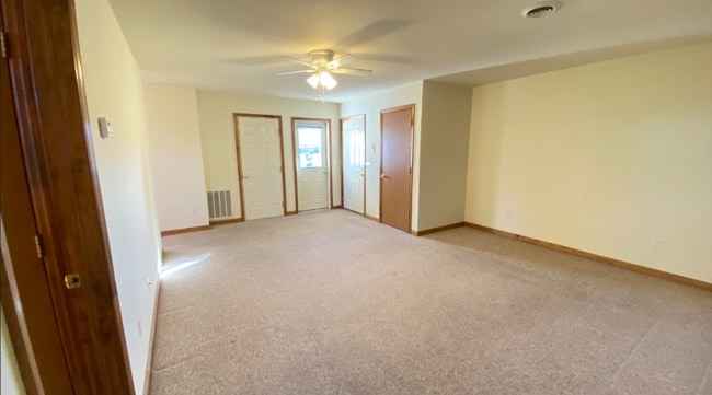 Photo - 525 Sir Benjamin Way