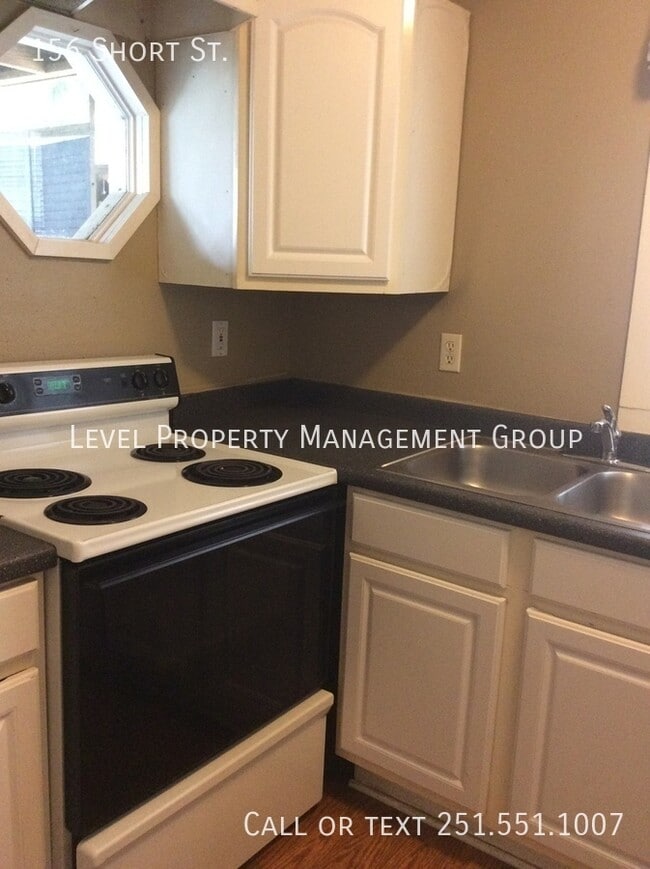 Photo - 156 Short St