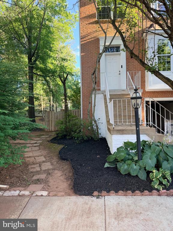 Building Photo - 47403 Darkhollow Falls Terrace