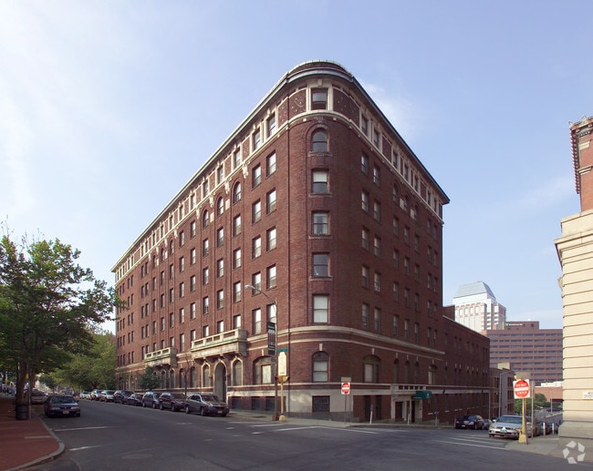 Chestnut Residences at 122