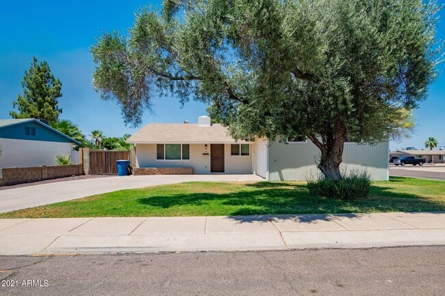 Photo - 1608 W Inverness Dr