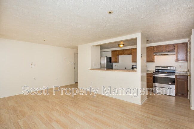 Photo - 903 Woodbridge Ct Unit D