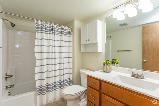 1 BR, 1 BA - 710 SF