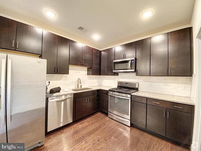 Building Photo - 2903 Bleeker St Unit 5-303 Rental