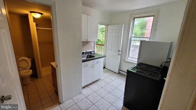 Building Photo - 410 N 6th St