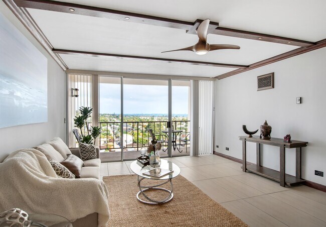 Photo - 4944 Cass St