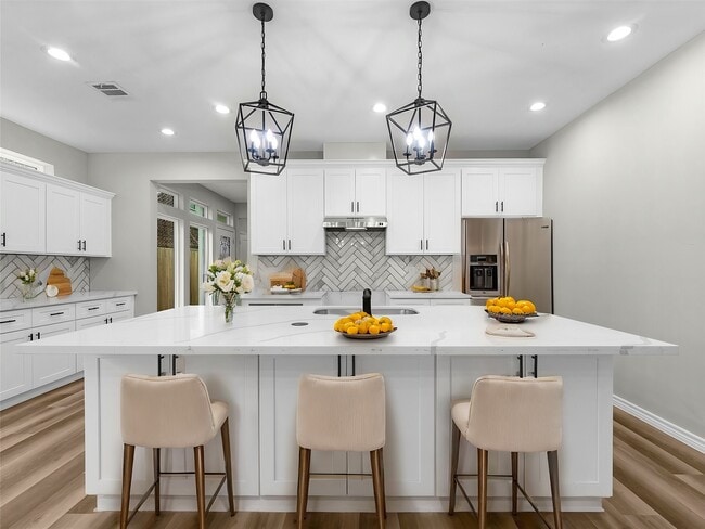 Building Photo - 1317 W Bell St