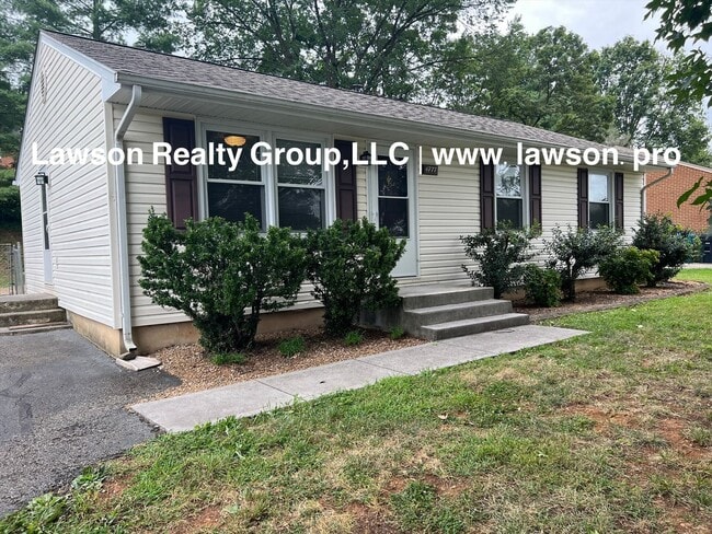 Building Photo - Charming and Clean- Hollins Three Bedroom ... Rental