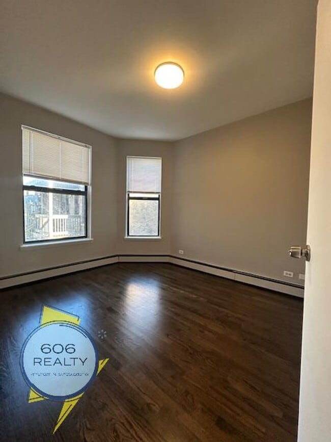 Photo - 368 E 59th St Unidad 1