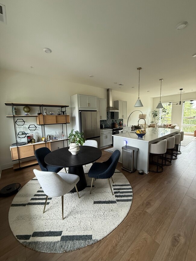 Photo - 1276 Longreen Ter NW Unit Longreen