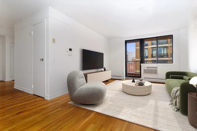 Photo - 394 E 8th St Unidad 7C