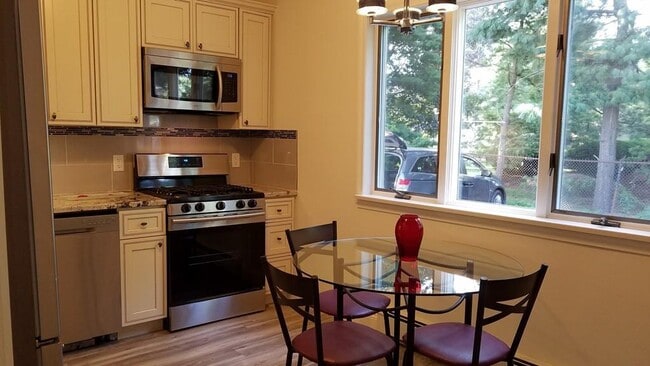 Espacio disponible en la clínica médica - 11 Nichols Ave Unidad #1