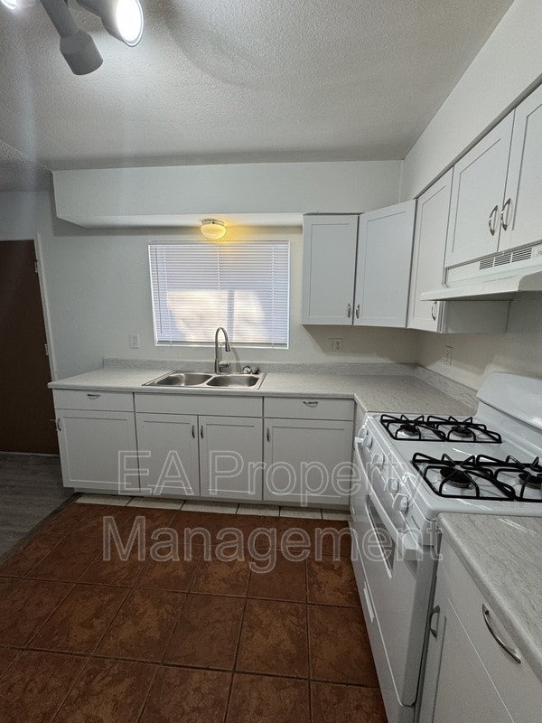 Photo - 1212 Chelwood Park Blvd NE