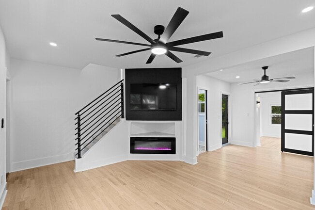 Photo - 711 NE 8th Ave