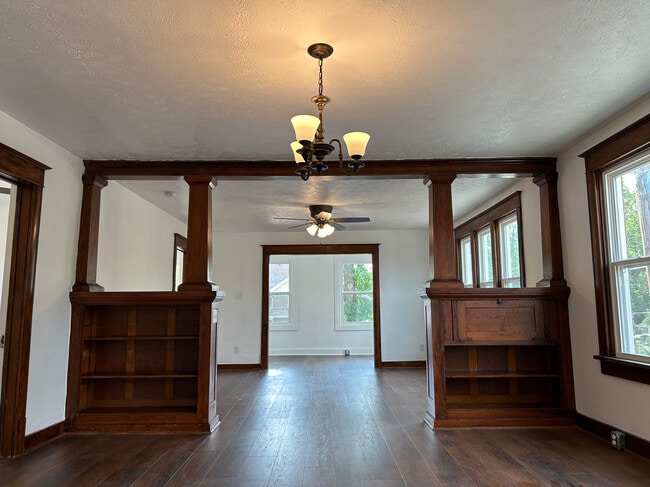 Photo - 1700 S College St Unidad 2