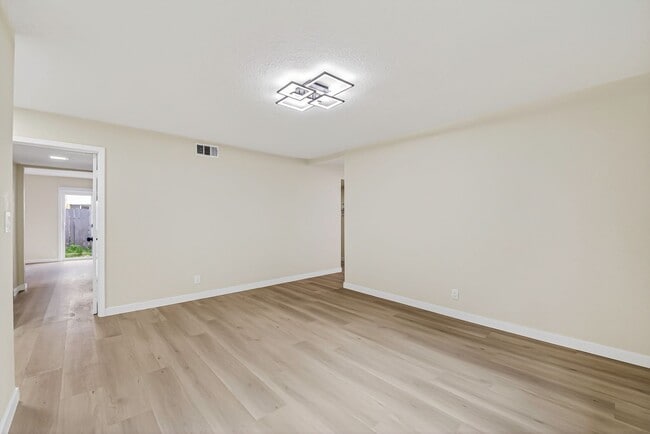 Photo - 1250 S Brookhurst St Unidad 01