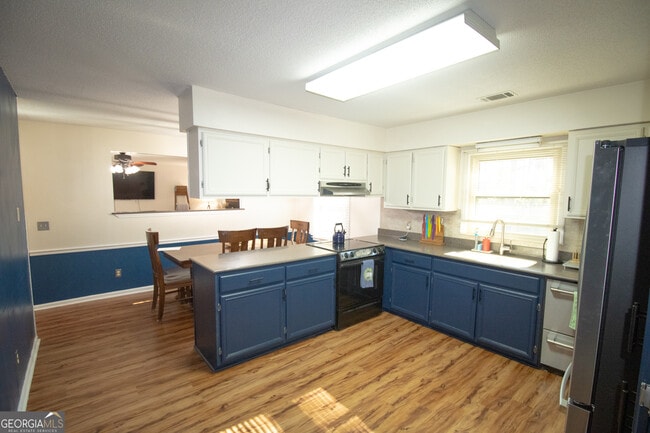 Photo - 410 Cardinal Dr