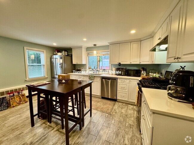 Building Photo - 177 Faneuil St Unit 1 Rental