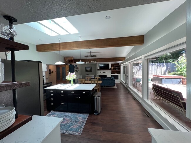 Photo - 2041 Adams St