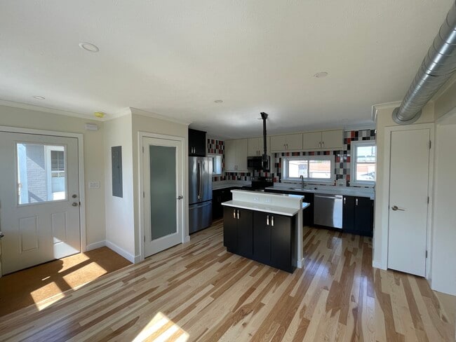 Building Photo - 1306 Pennsylvania Ave Unit A Rental