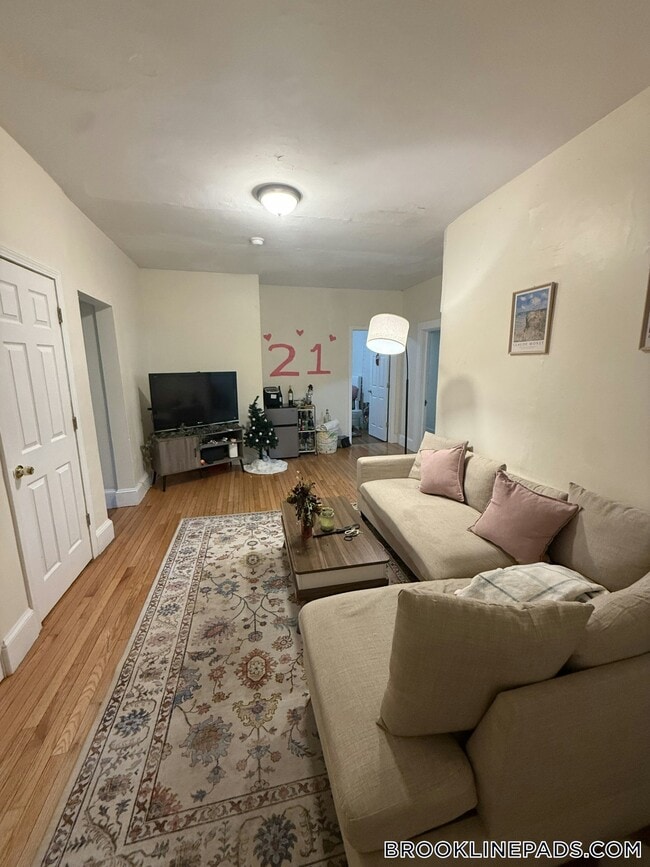 Building Photo - 322 St Paul St