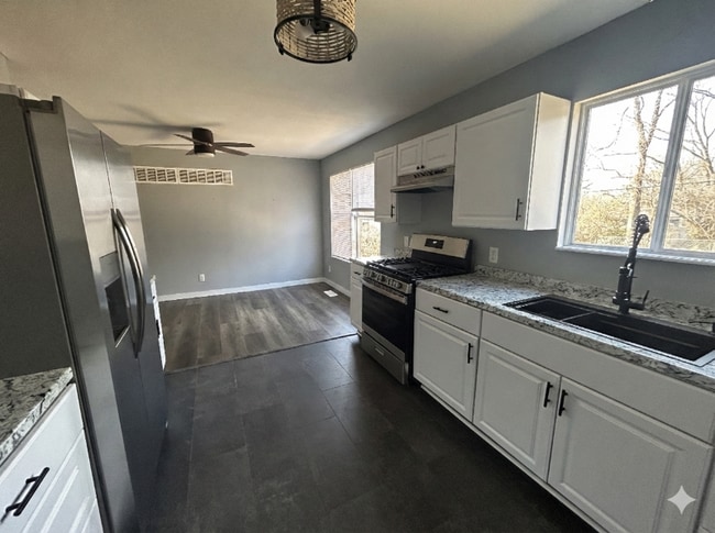 Photo - 10411 Royal Dr