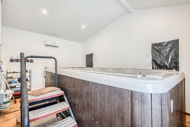 Photo - Beautiful House with 4 bed - 2 baths - office & covered big Jacuzzi