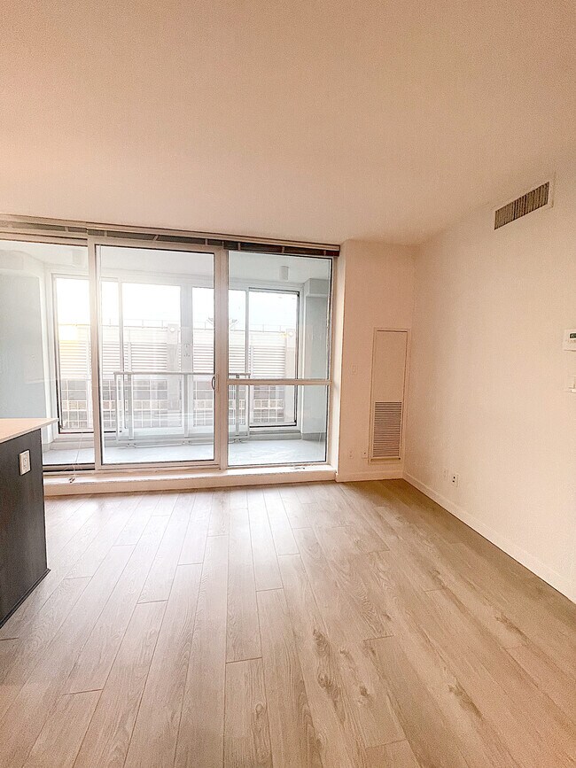 Photo - Centre South - 502 Unit 502