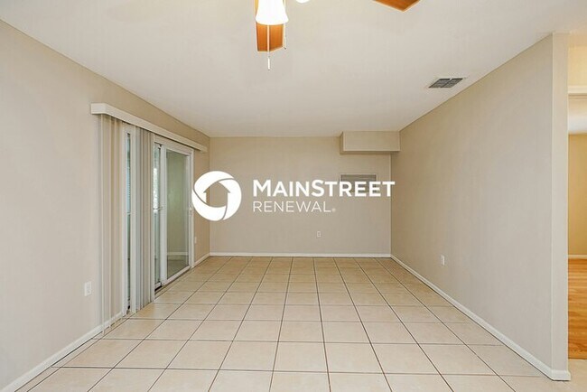 Photo - 4 Bedroom Pet-Friendly Home in St. Cloud, FL with Main Street Renewal