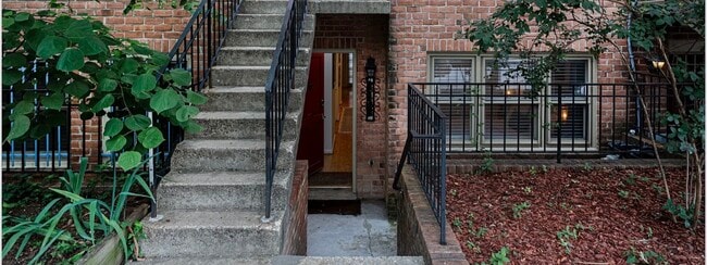 Photo - 1653 Park Rd NW Unit #2