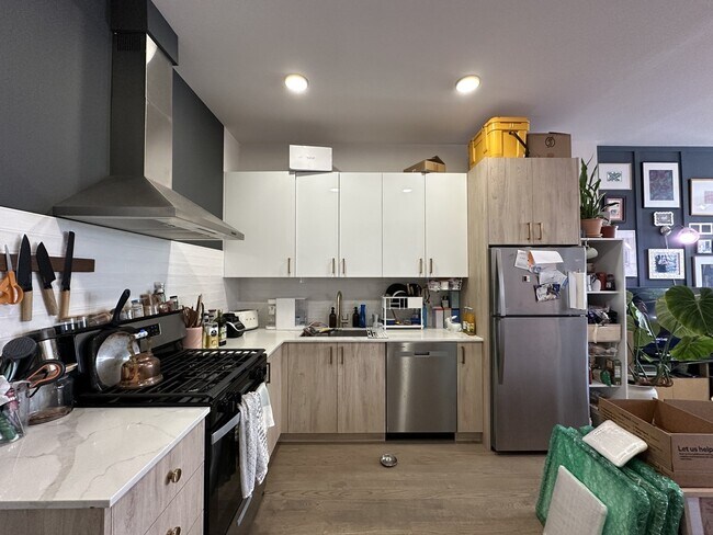 Photo - 841 N Mozart St Unit F4